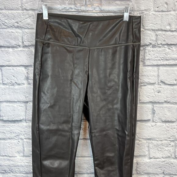 Women's Athleta All Over Gleam Tight Arbor Olive Faux Leather Size Medium 356179 - Picture 4 of 15